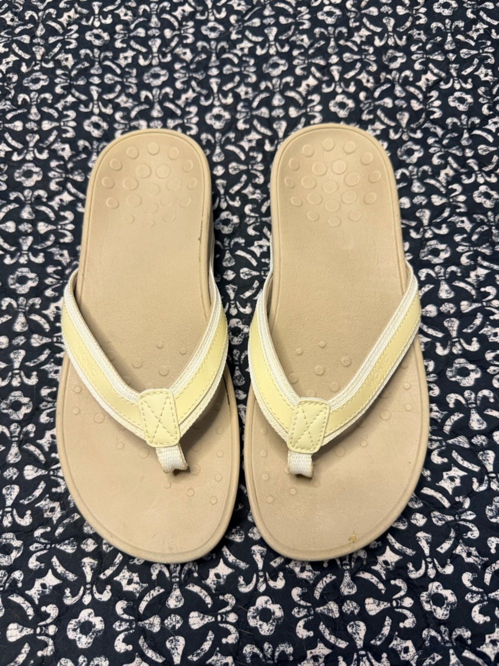 Vionic High Tide Tan Cream Platform Orthotic Sandals Flip Flops 9 Resortwear